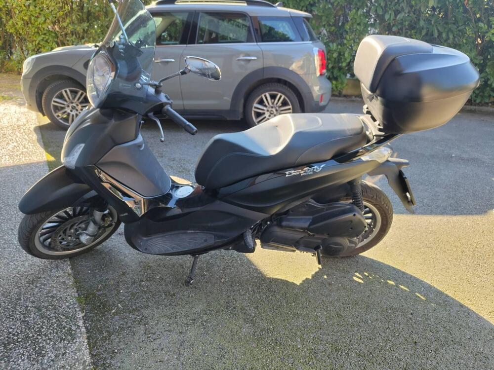 Piaggio Beverly 300 i.e. Police ABS-ASR (2017 - 20) (4)