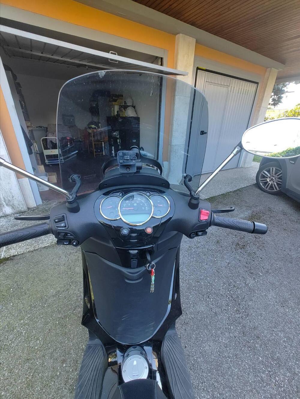 Piaggio Beverly 300 i.e. Police ABS-ASR (2017 - 20) (5)