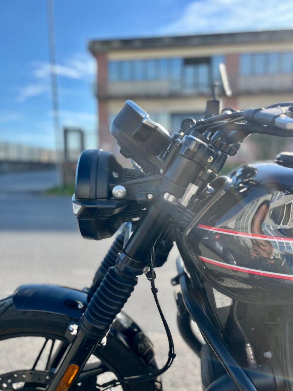 Moto Guzzi V7 Stone Special Edition (2022 - 25) (8)