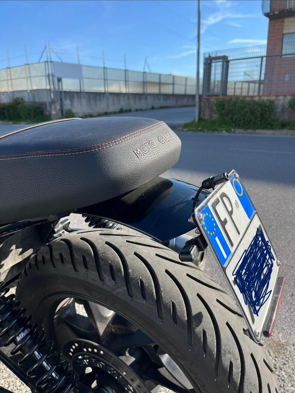 Moto Guzzi V7 Stone Special Edition (2022 - 25) (12)