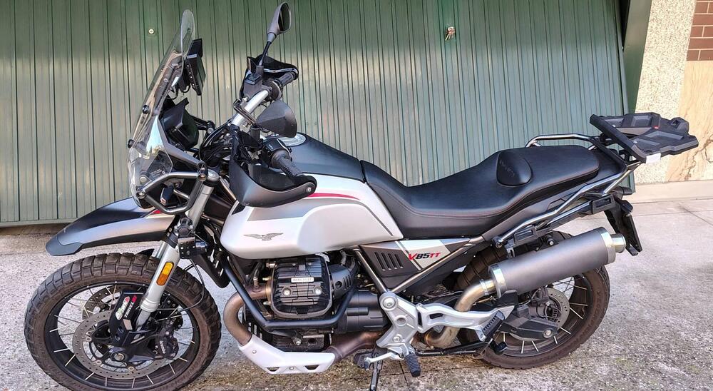 Moto Guzzi V85 TT Travel (2021 - 23)
