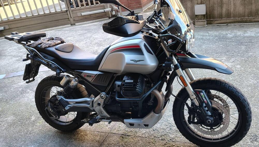 Moto Guzzi V85 TT Travel (2021 - 23) (4)