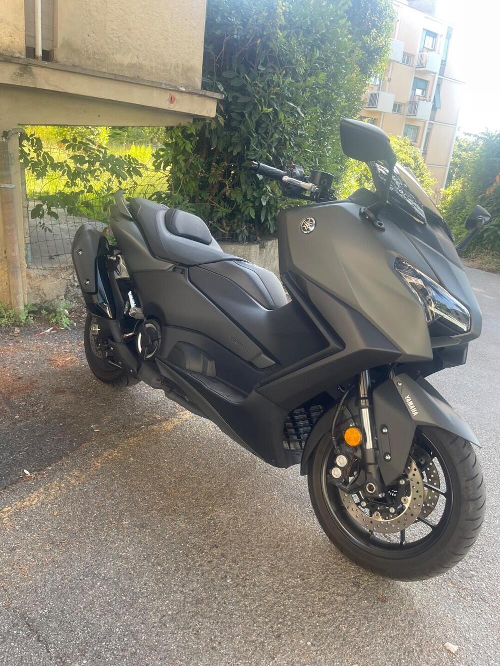 Yamaha T-Max 560 (2025 - 26) (3)