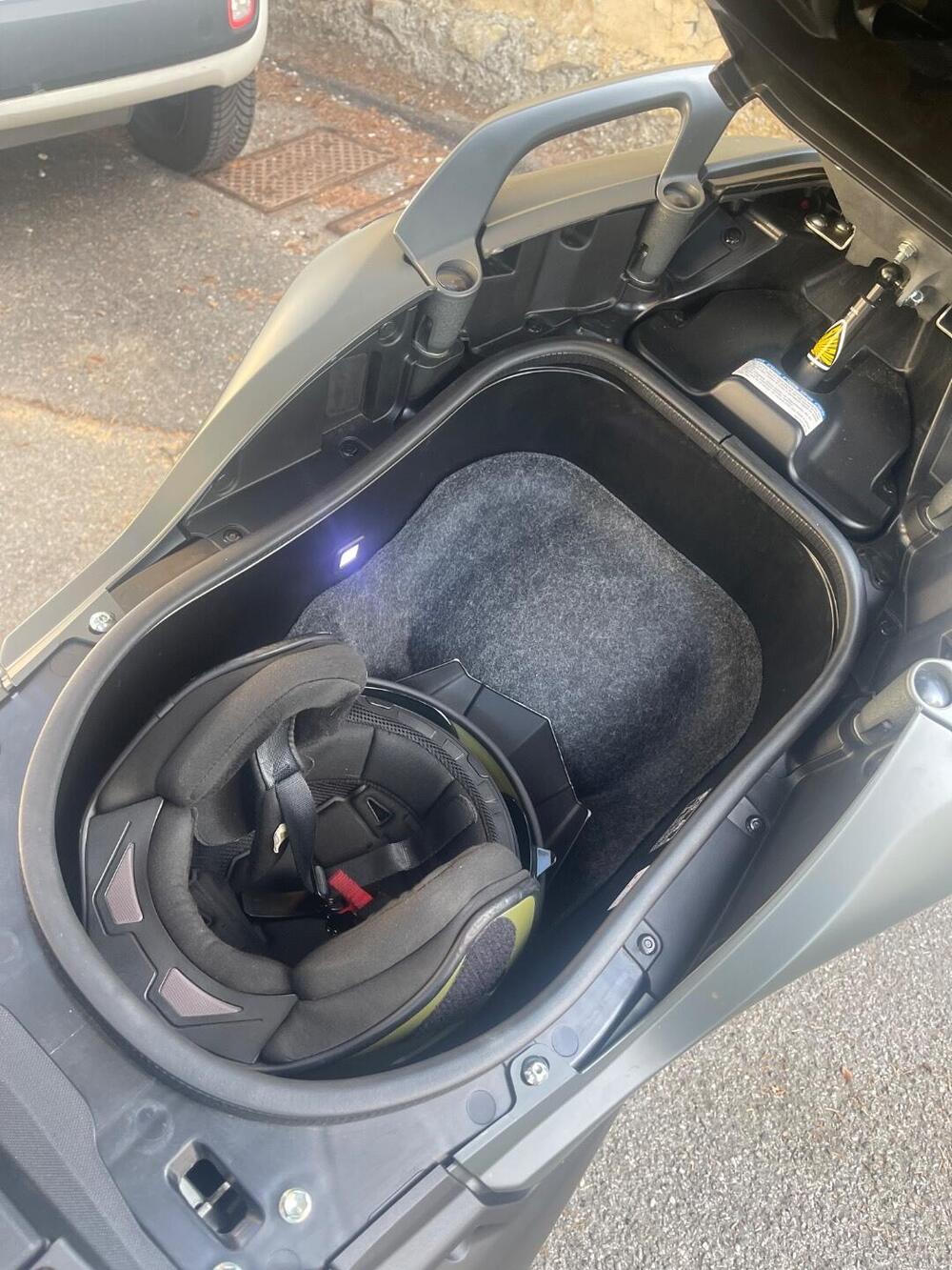 Yamaha T-Max 560 (2025 - 26) (4)