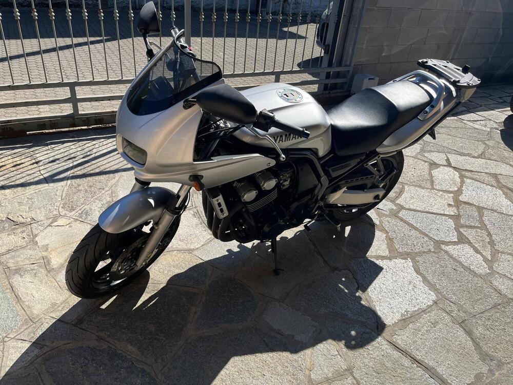 Yamaha FZS 600 Fazer (1998 - 01) (2)