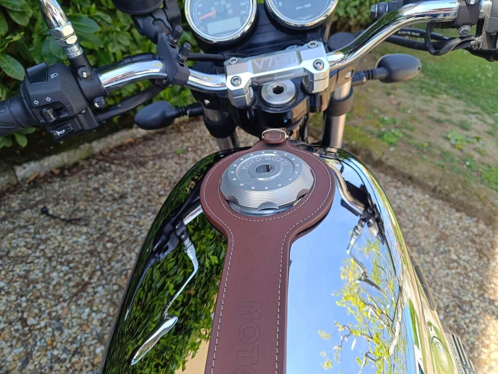 Moto Guzzi V7 III Anniversario (2017 - 18) (3)