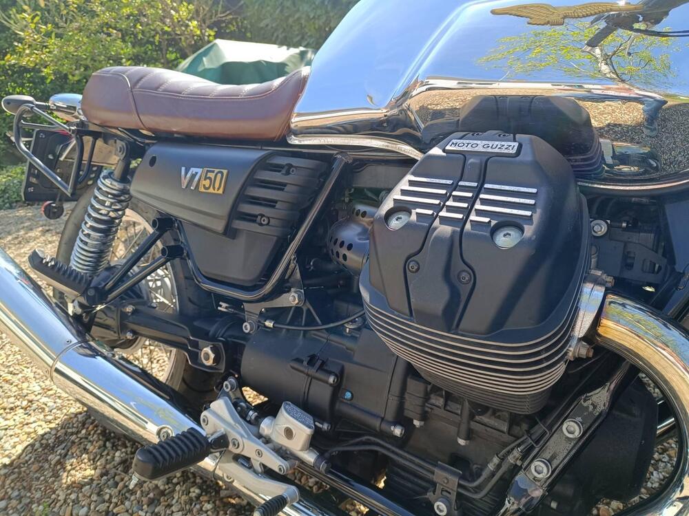 Moto Guzzi V7 III Anniversario (2017 - 18) (4)