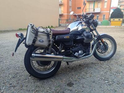 Moto Guzzi V7 III Anniversario (2017 - 18) usata