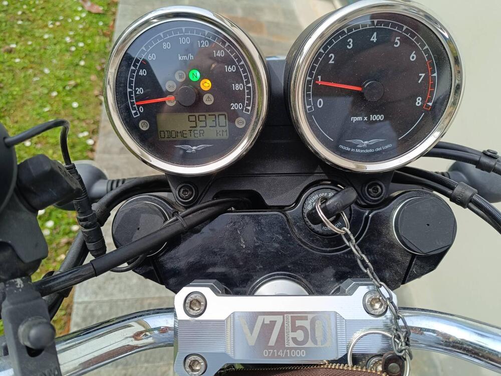 Moto Guzzi V7 III Anniversario (2017 - 18) (10)