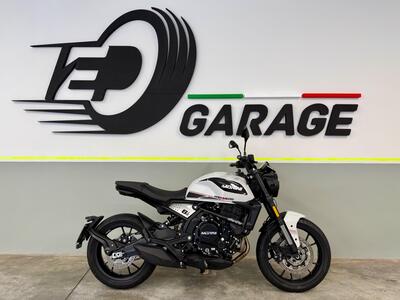 Moto Morini SEIEMMEZZO STR (2022 - 26) usata