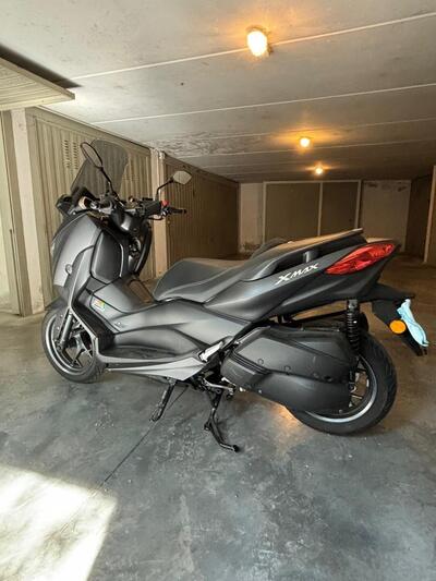 Yamaha X-Max 300 (2021 - 24) usata