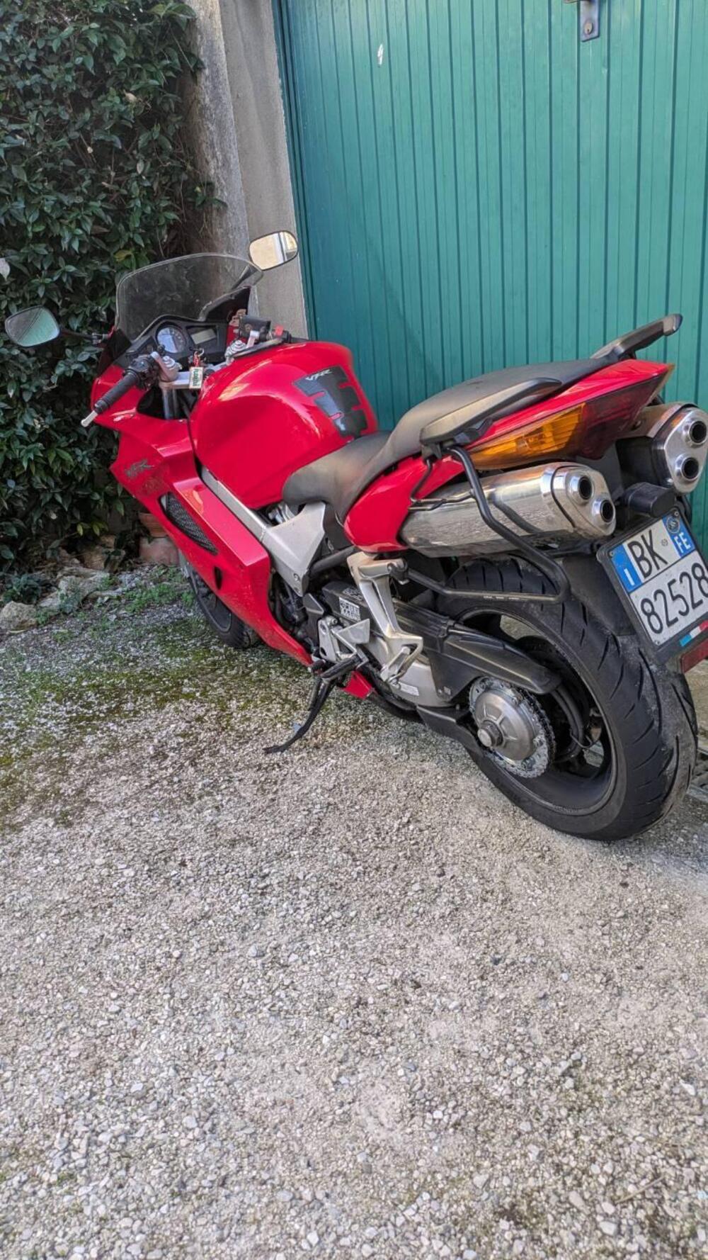 Honda VFR 800 (2002 - 05) (6)