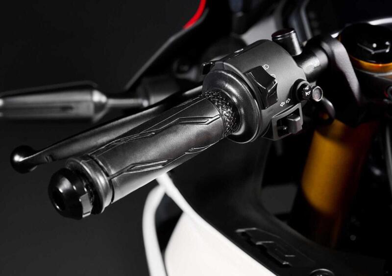 Yamaha YZF R3 YZF R3 70th (2026) (10)