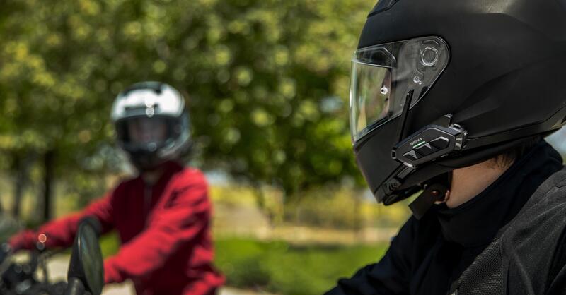 Parlare in moto senza spendere una fortuna: scegliere il proprio interfono a meno di 230 euro