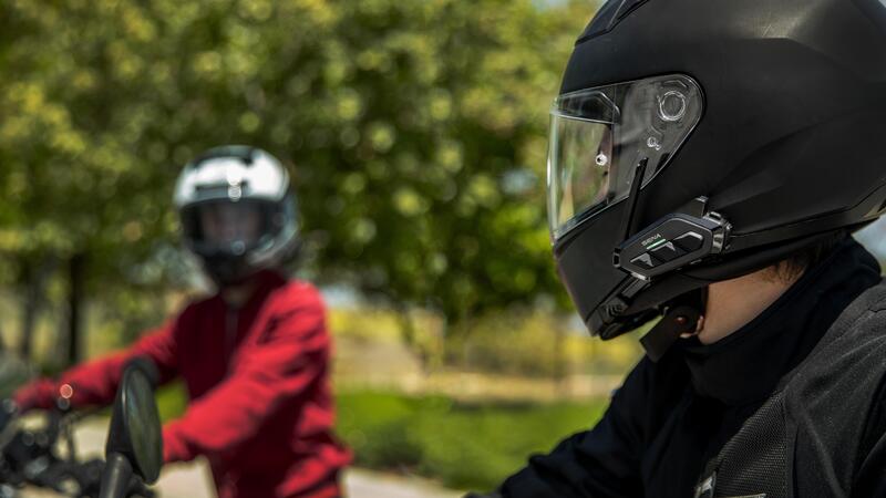 Parlare in moto senza spendere una fortuna: scegliere il proprio interfono a meno di 230 euro