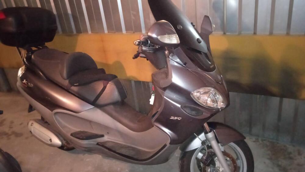 Piaggio X9 250 Evolution (2)