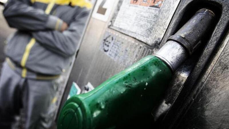 Caro carburanti, pesante stangata a Pasqua
