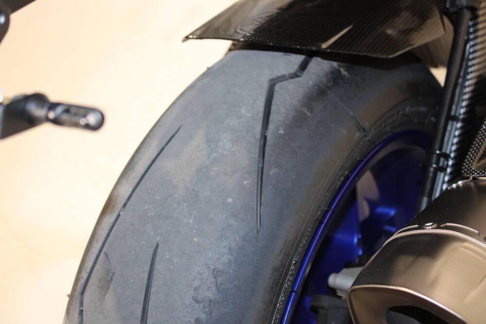 Yamaha YZF R1 (2020 - 25) (7)