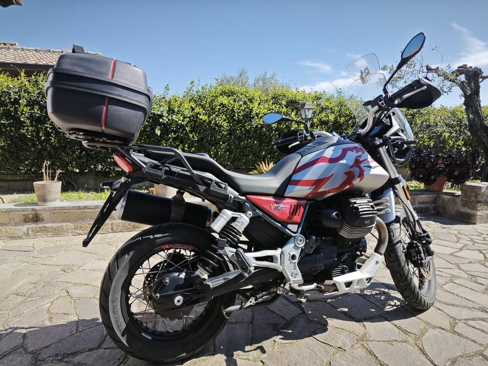Moto Guzzi V85 TT Travel (2020) (2)
