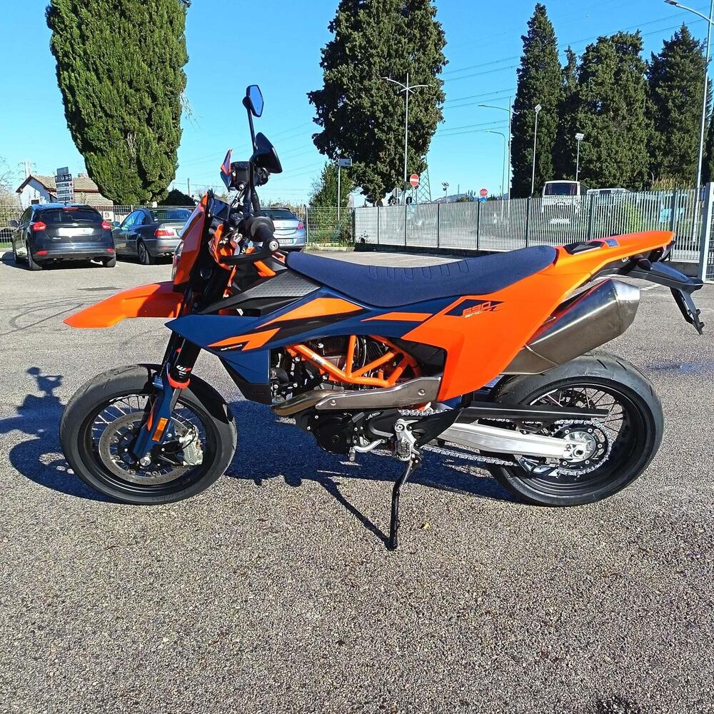 KTM 690 SMC R (2026) (7)