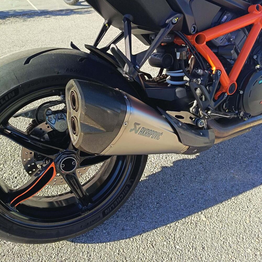 KTM 1290 Super Duke R (2021) (4)