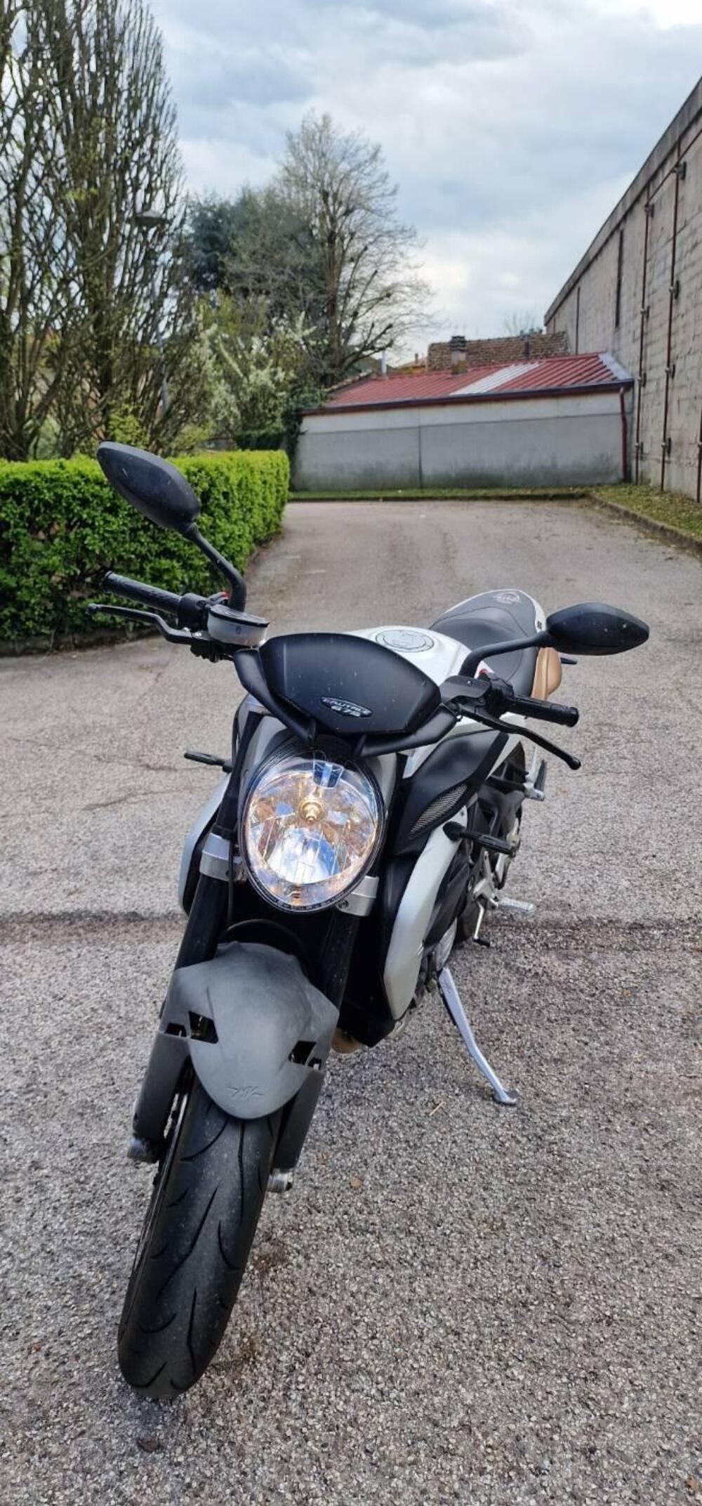 MV Agusta Brutale 675 (2011 - 15) (2)