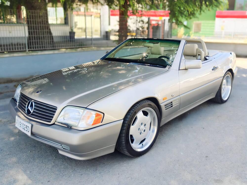 Mercedes-Benz SL 500 d'epoca a Firenze