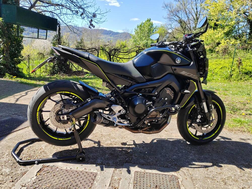 Yamaha MT-09 (2017 - 20) (2)