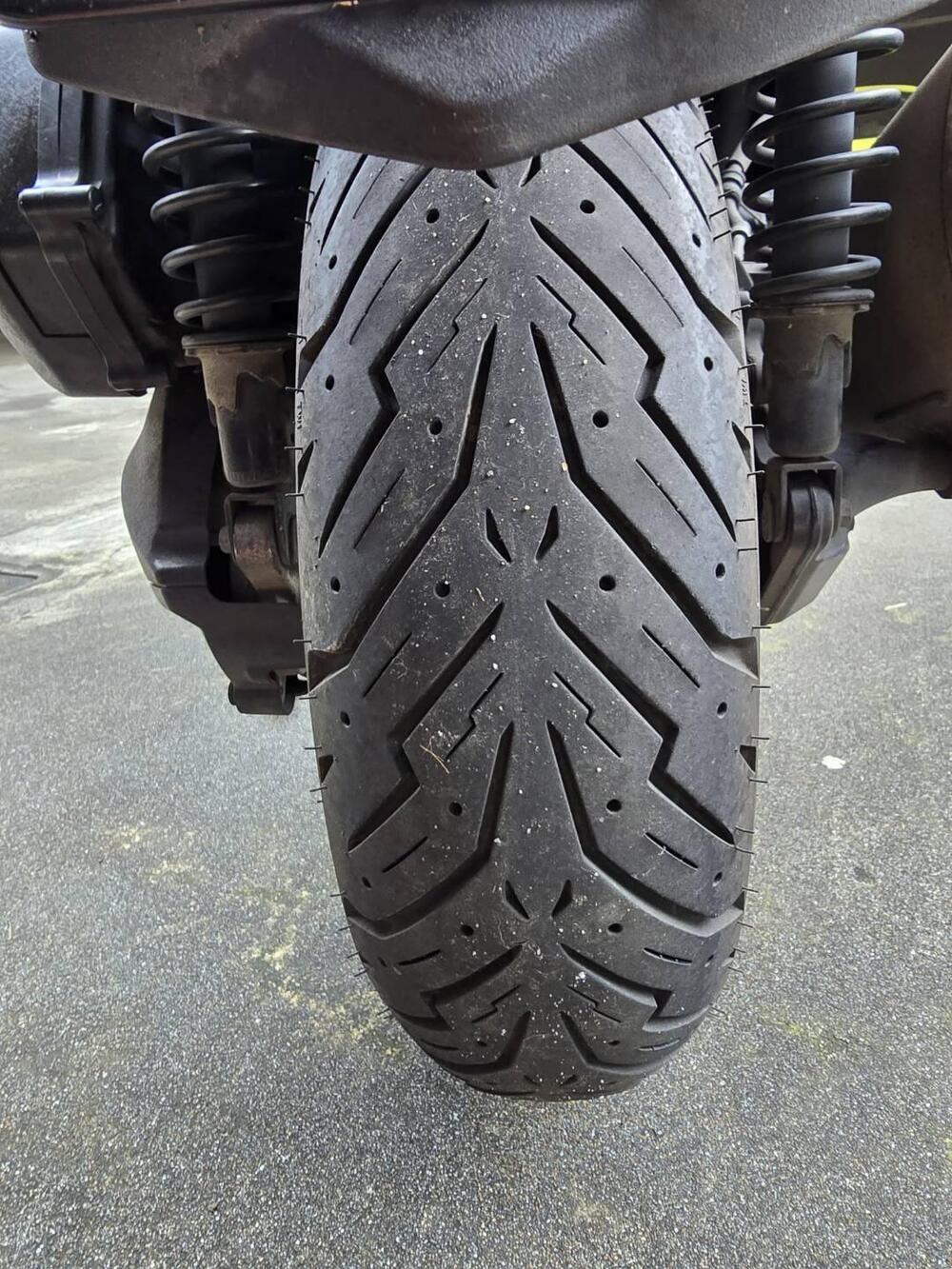 Yamaha X-Max 300 Iron Max (2019 - 20) (5)