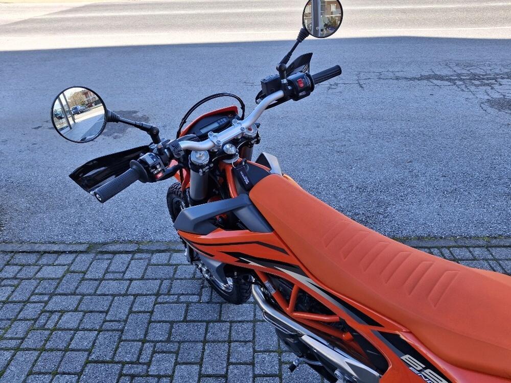 KTM 690 Enduro R (2022 - 25) (4)