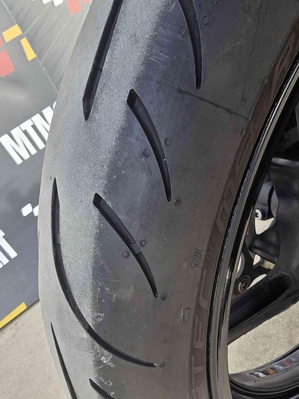 Yamaha YZF R1 (2007 - 08) (31)