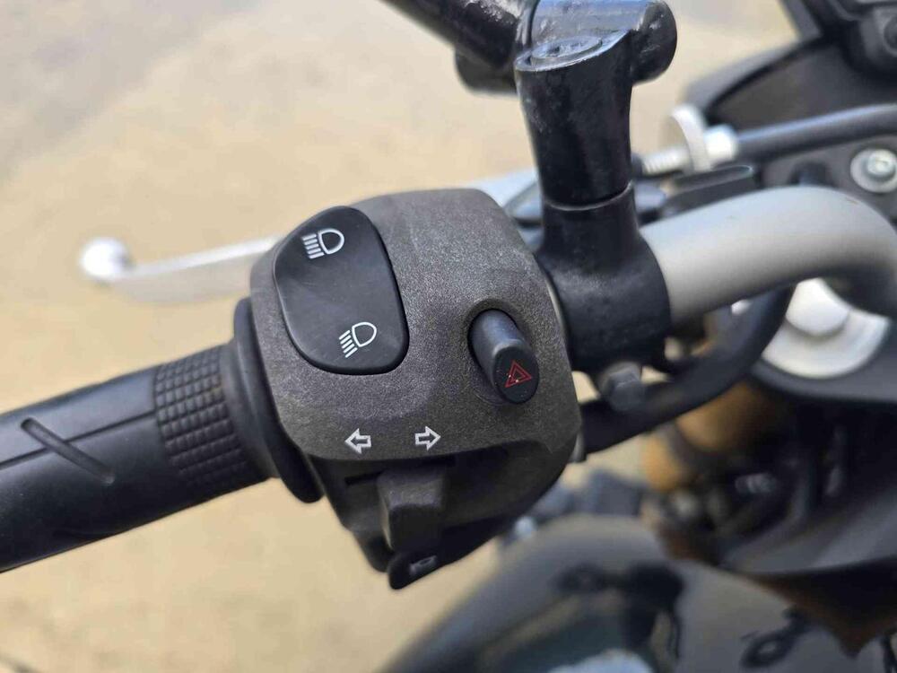 Yamaha FZ8 (2010 - 12) (16)