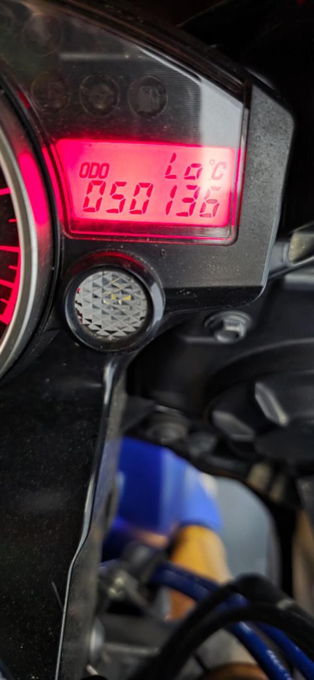 Yamaha YZF R6 (2008 - 09) (4)