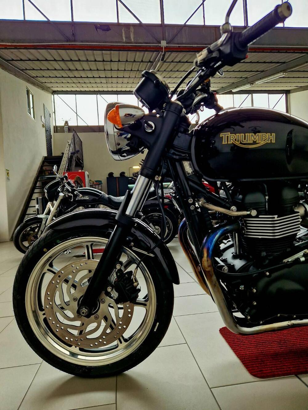 Triumph Bonneville SE (2009 - 13) (9)