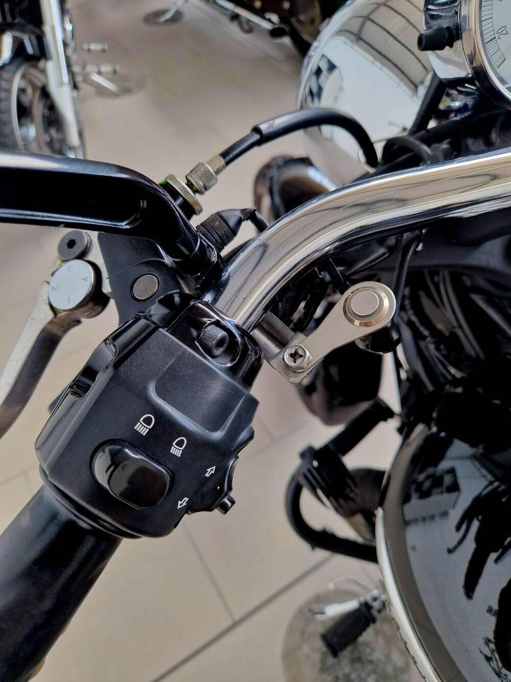 Triumph Speedmaster 865 (2005 - 10) (19)