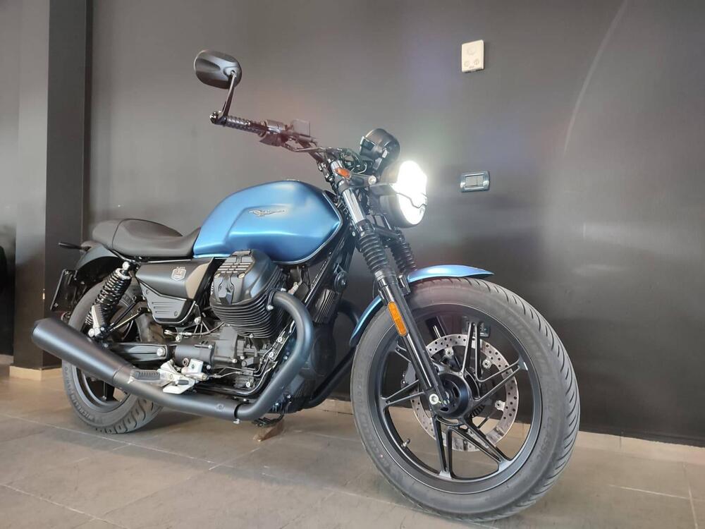 Moto Guzzi V7 Stone (2025 - 26) (4)