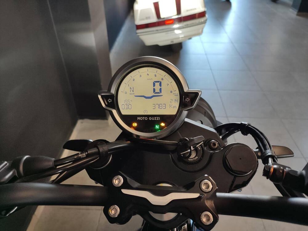 Moto Guzzi V7 Stone (2025 - 26) (5)