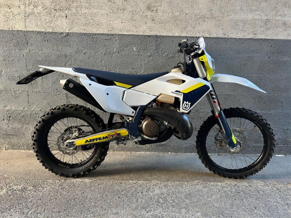 Husqvarna TE 300 (2025) (2)