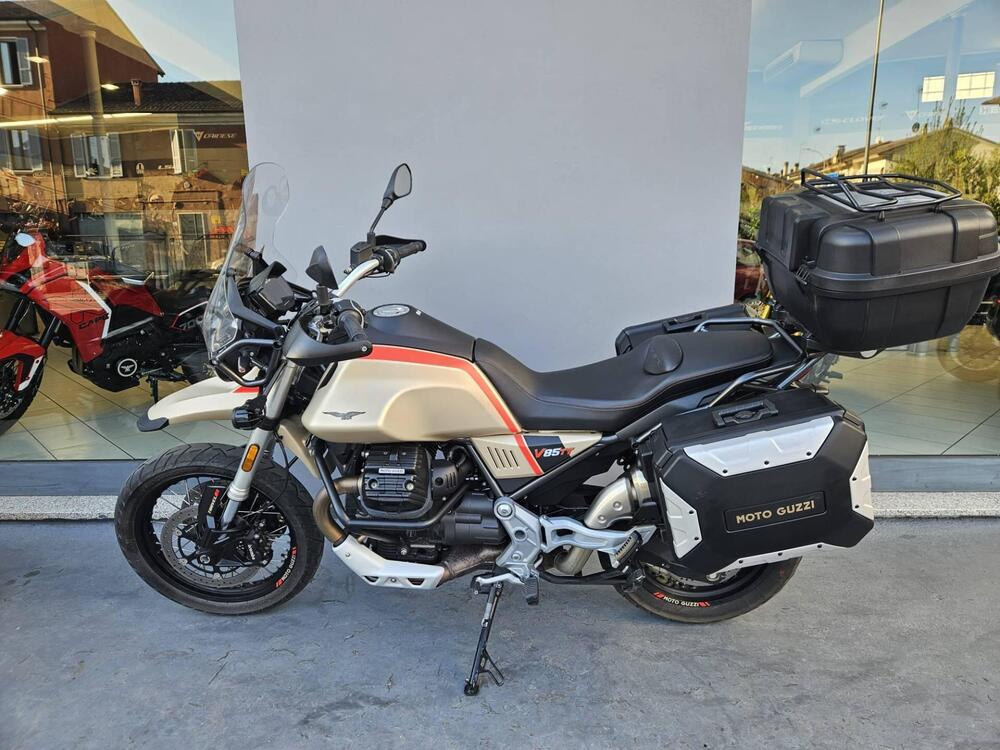 Moto Guzzi V85 TT Travel (2020) (2)