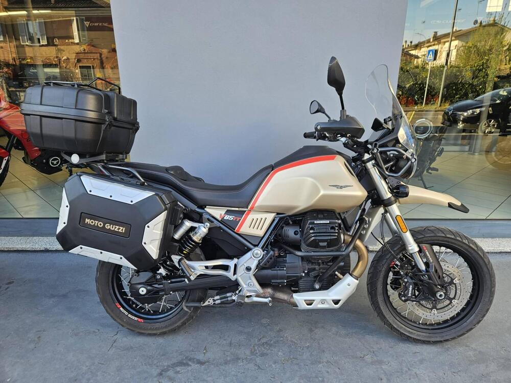 Moto Guzzi V85 TT Travel (2020)