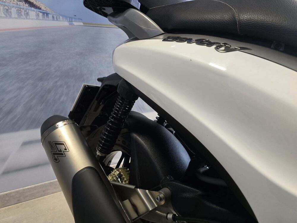 Piaggio Beverly 350 SportTouring ie ABS (2011 - 17) (8)