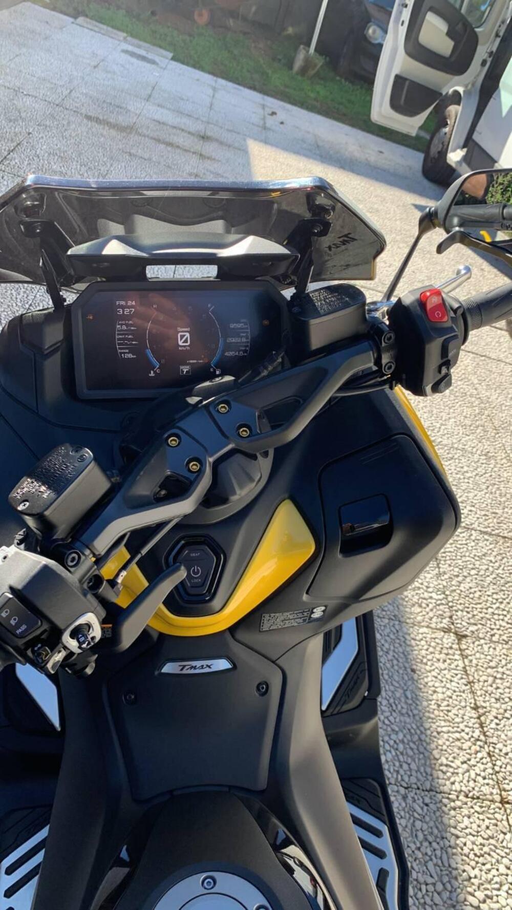 Yamaha T-Max 560 (2022 - 24) (4)