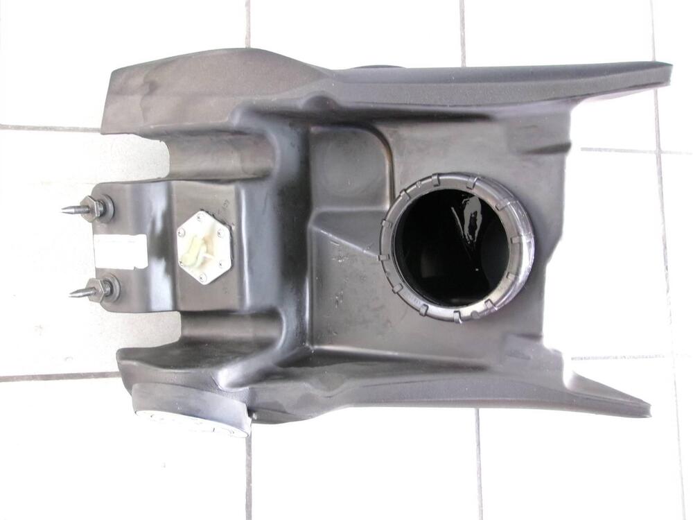 SERBATOIO CARBURANTE BMW F 650 CS SCARVER (2)