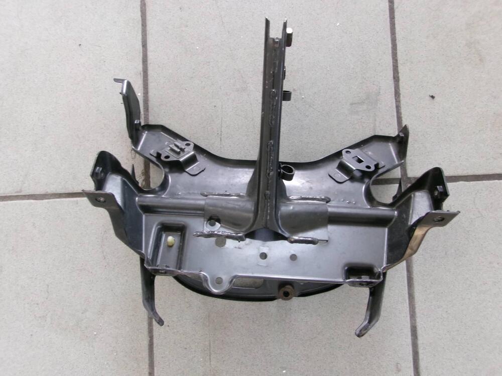 SOSTEGNO DI RIVESTIMENTO BMW F 650 CS SCARVER (2)