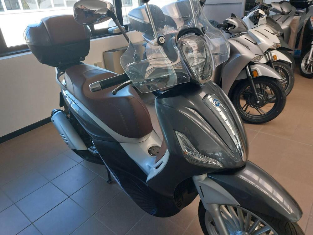 Piaggio Beverly 300 i.e. Police ABS-ASR (2017 - 20) (2)