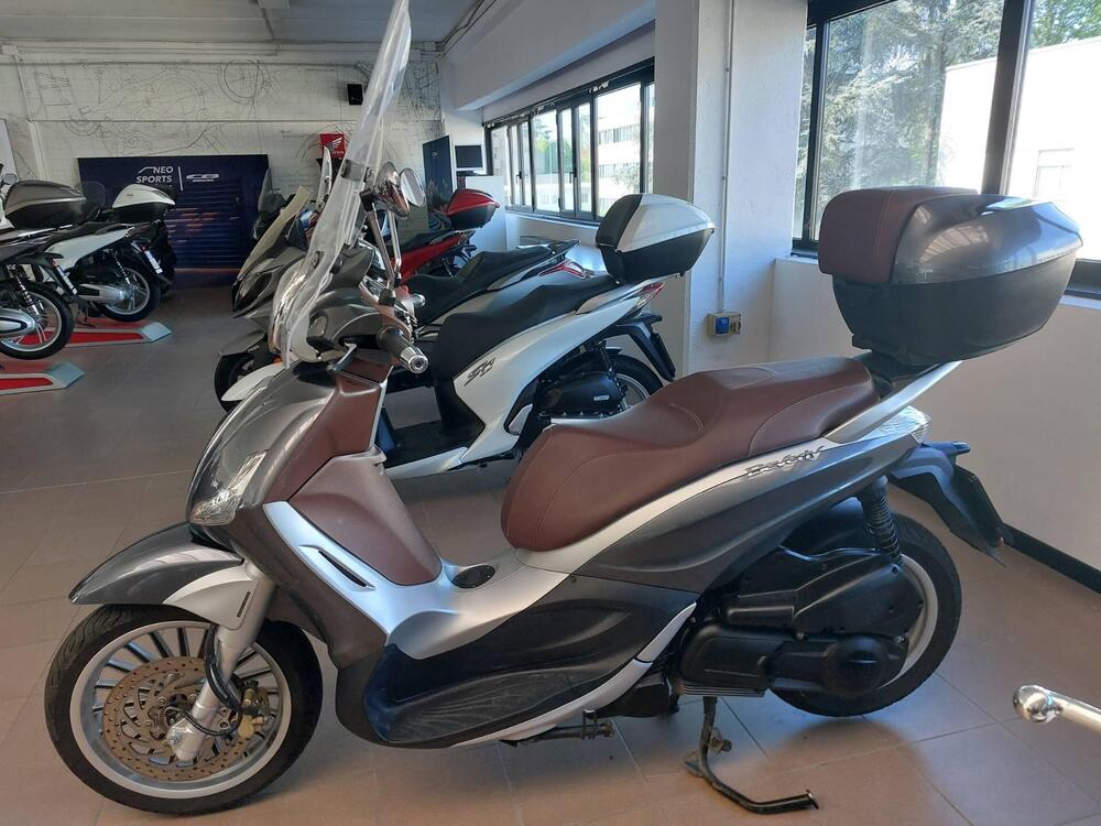 Piaggio Beverly 300 i.e. Police ABS-ASR (2017 - 20) (4)