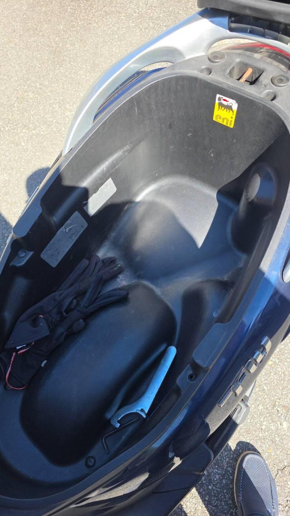 Piaggio Fly 125 4T 3V (2013 - 17) (4)