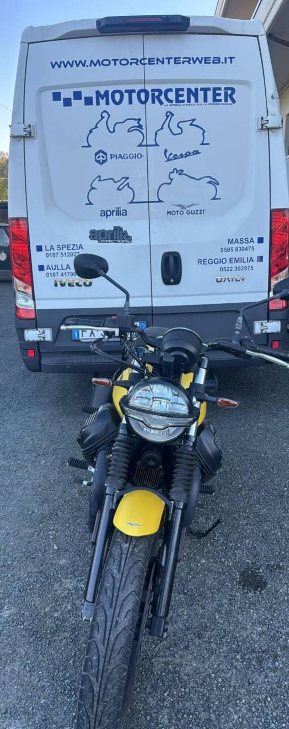 Moto Guzzi V7 III Stone (2017 - 20) (2)