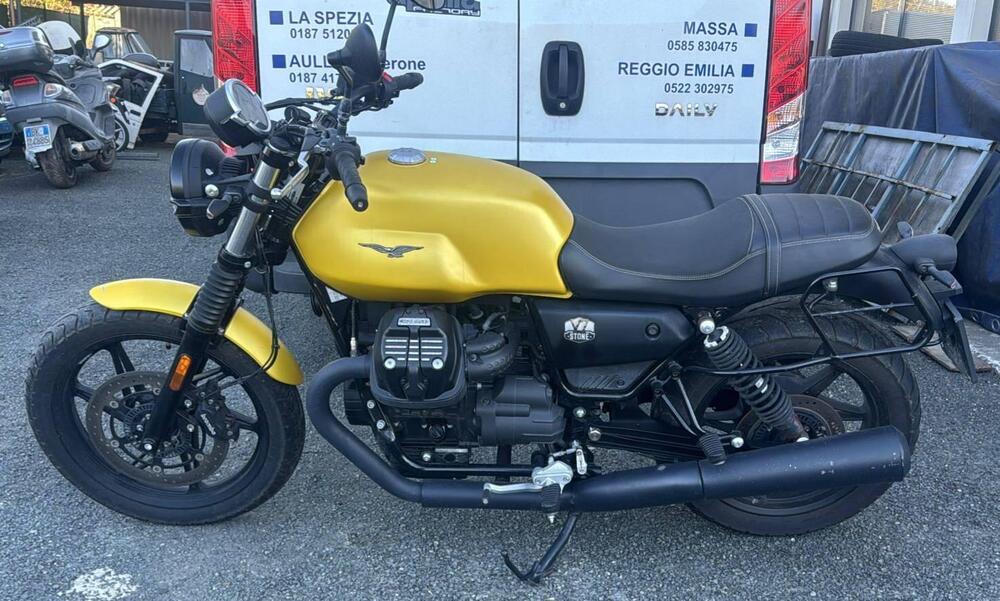 Moto Guzzi V7 III Stone (2017 - 20) (3)
