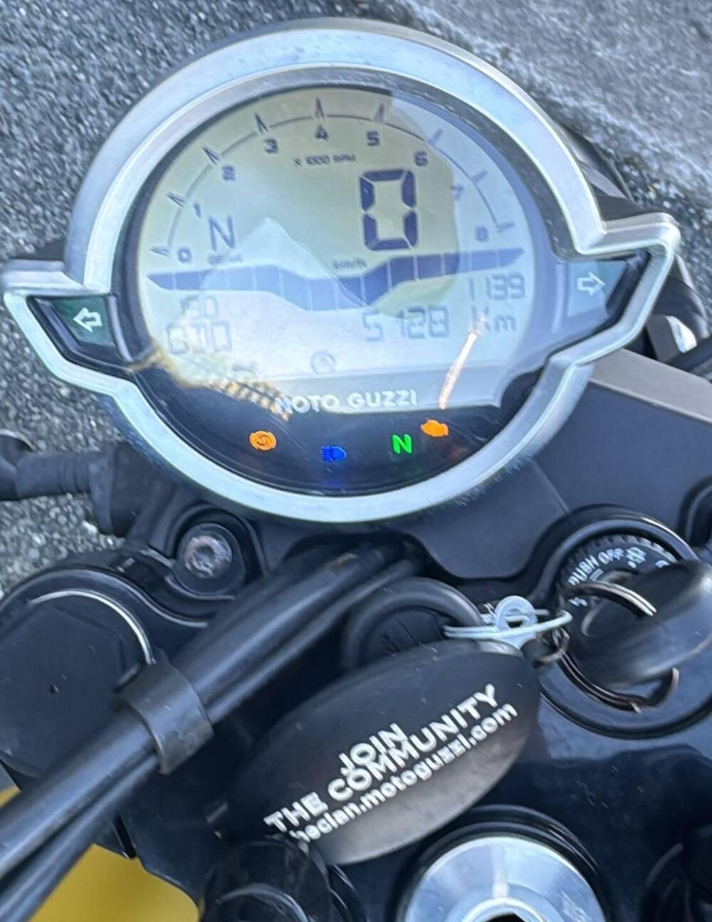 Moto Guzzi V7 III Stone (2017 - 20) (4)